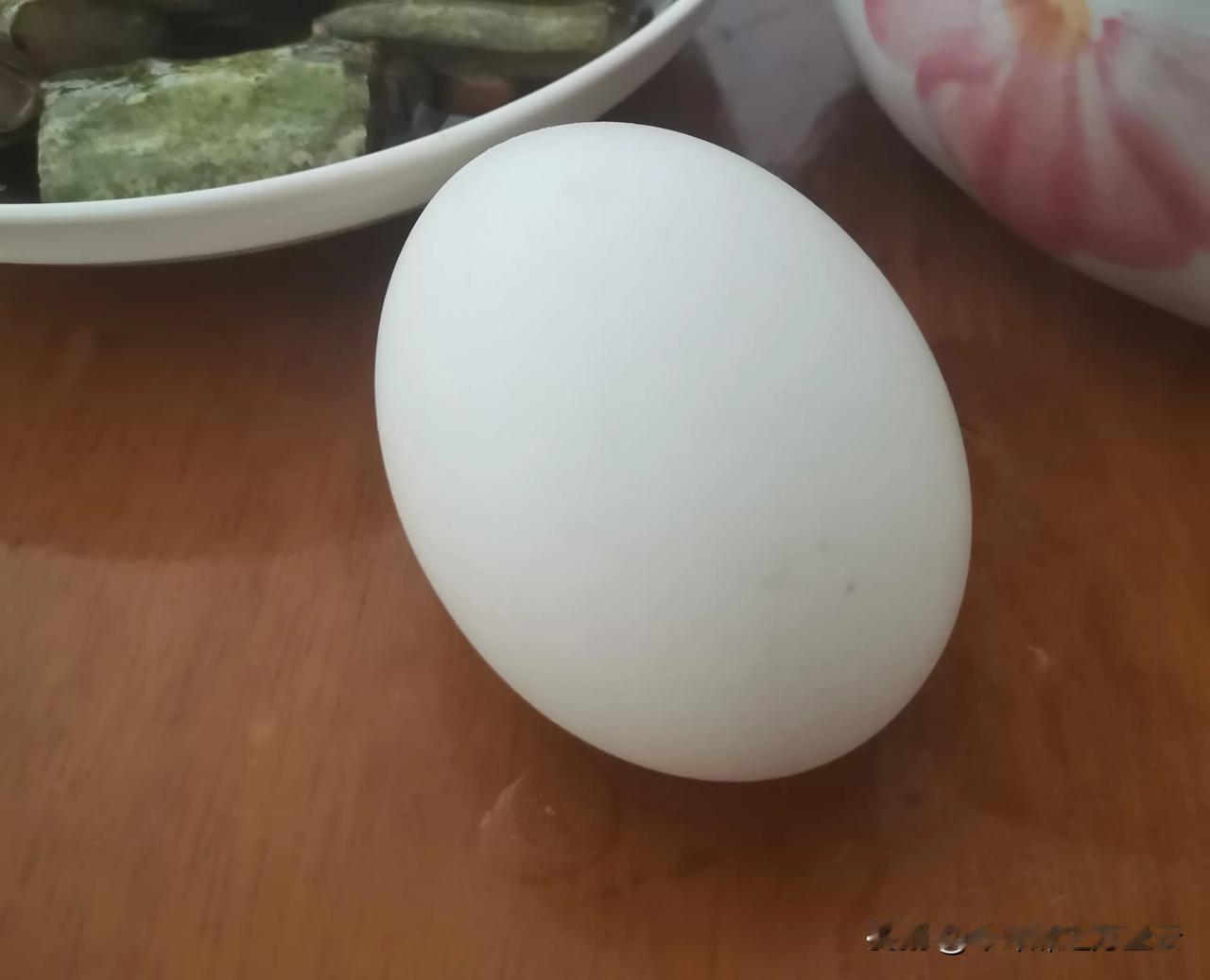 老婆让我每天吃一个煮鹅蛋，这是为什么？
4月份亲戚送来很多鸡蛋和鹅蛋，为了防止放