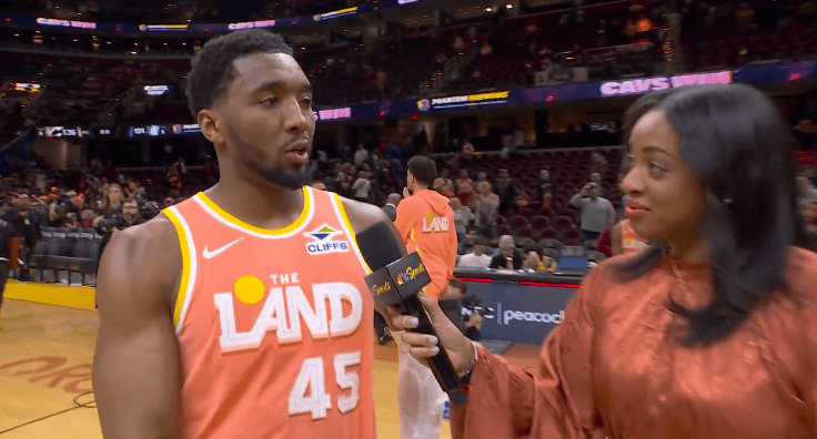 赛后，米切尔谈到和哈登并肩作战的感受：“他让我的生活更轻松了，哈哈。”魔术vs骑