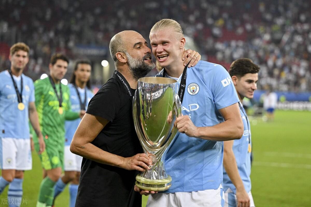 这肯定不是哈兰德的初吻了[捂脸]，除了开心还是开心，压根不必害羞了，但是瓜迪奥拉