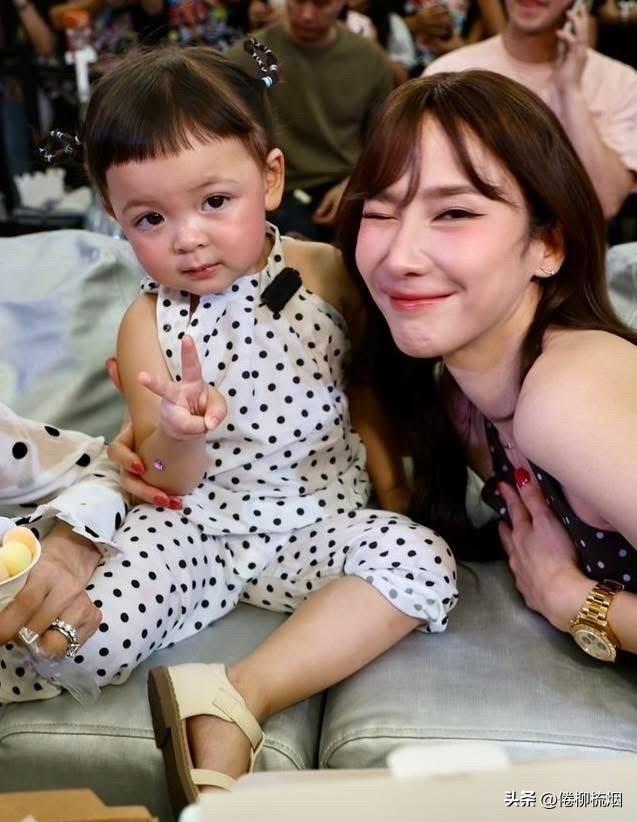 Aump与小盆友。。[鼓掌][鼓掌]