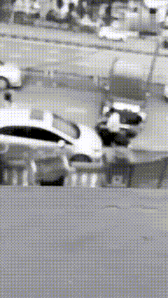 在国外看到一辆车，我想问下，这是啥牌子的汽车呀？