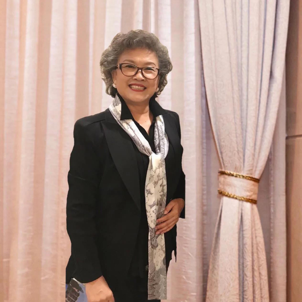 1980年，30岁的宋春丽突然发现自己怀孕了，可她却对丈夫孔维熙说：“这个孩子我