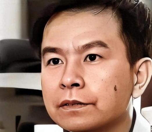 1992年，浙大高材生李红涛被警察逮捕，然而让所有人不敢相信的是，他竟然趁着警察