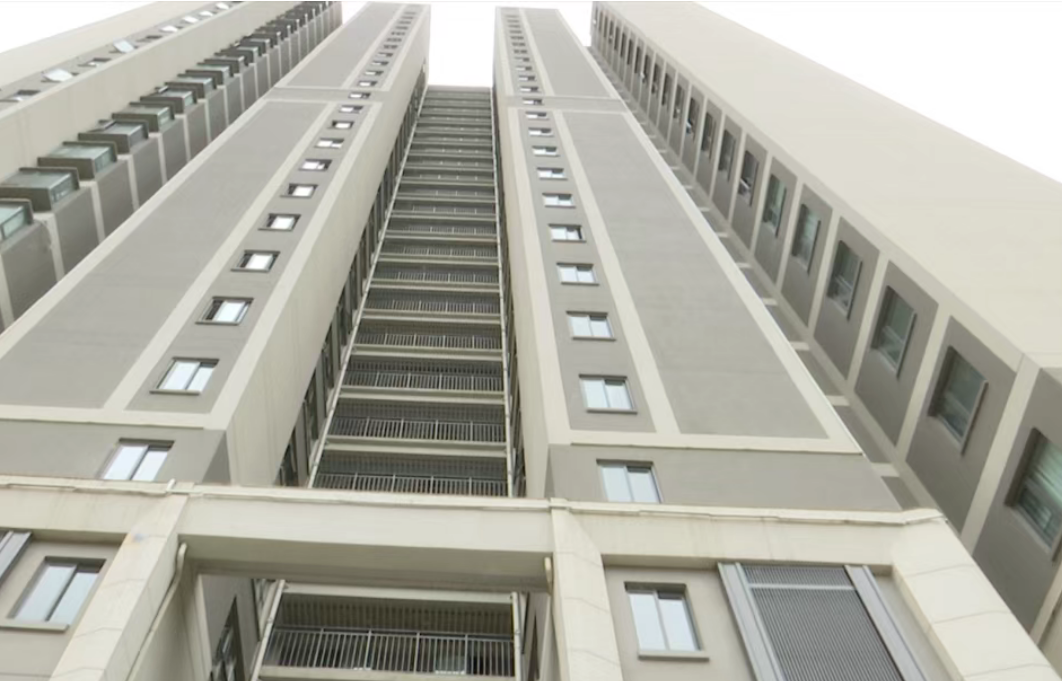 昆明一小区电梯故障致祖孙三人被困近4小时：物业被罚10万元