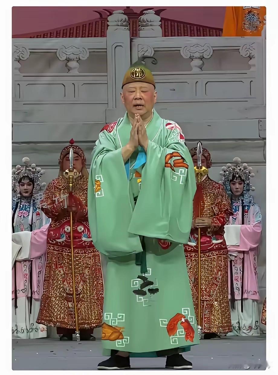 刚子这次是躲不掉了！肆意篡改红歌，没有提前报备，估计他的德云社这次要关门大吉了！