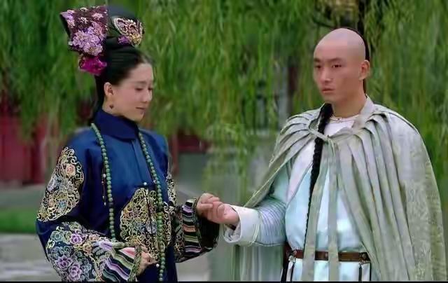 孟静娴真是大家闺秀的具象化。

知书达礼，自在坦荡。

成婚那一日，果子狸根本没