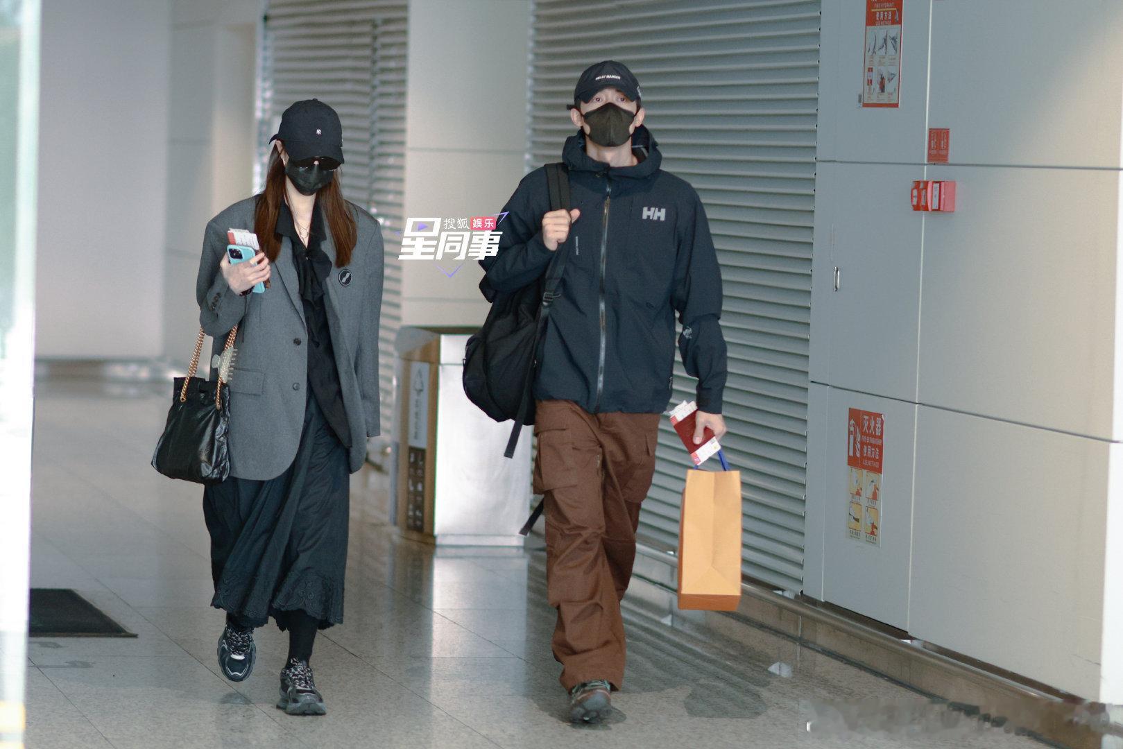 钟楚曦、侯雯元被拍到一起出国旅行 🈶 ​​​