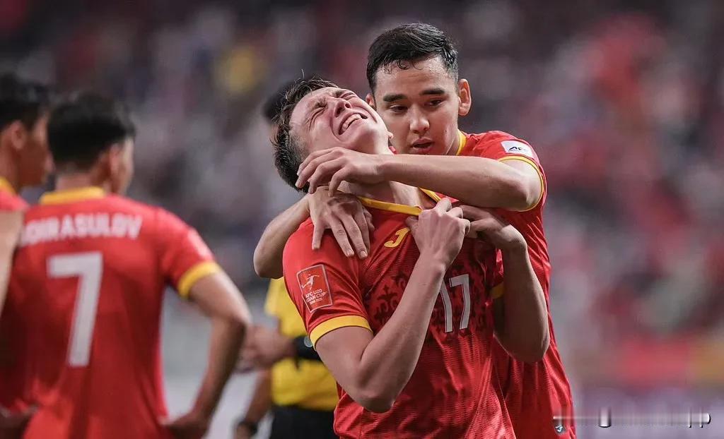 你能想象么？中国u20还能给对手踢哭[捂脸]这场球看的真爽，难得看一场球赛啊！很