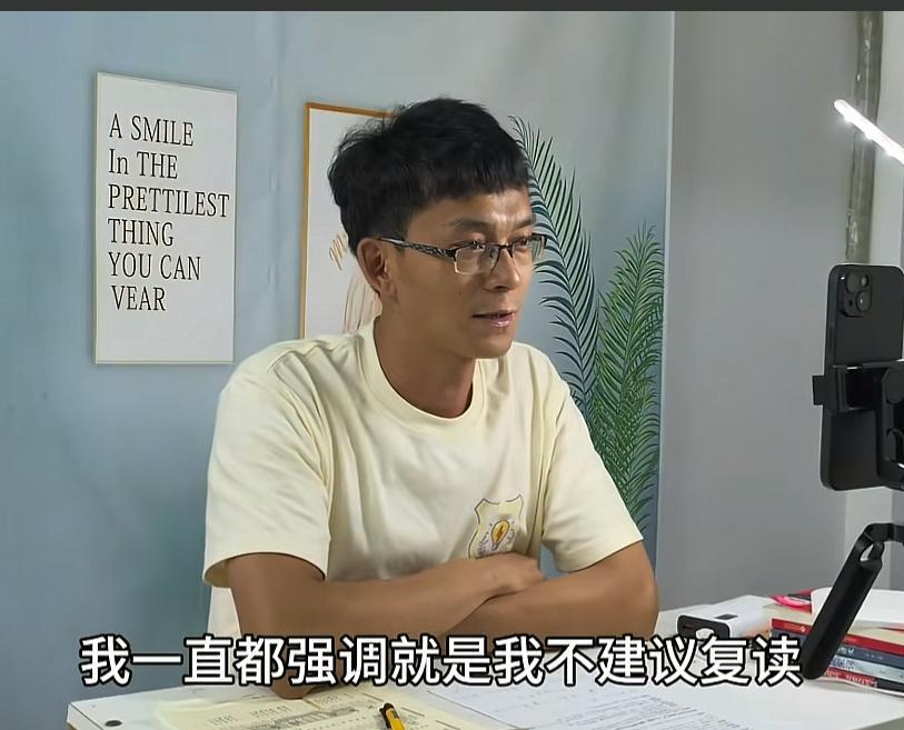 2025年的高考成绩已经出炉了，唐尚珺今天也更新了视频。这个视频是唐尚珺与张雪峰