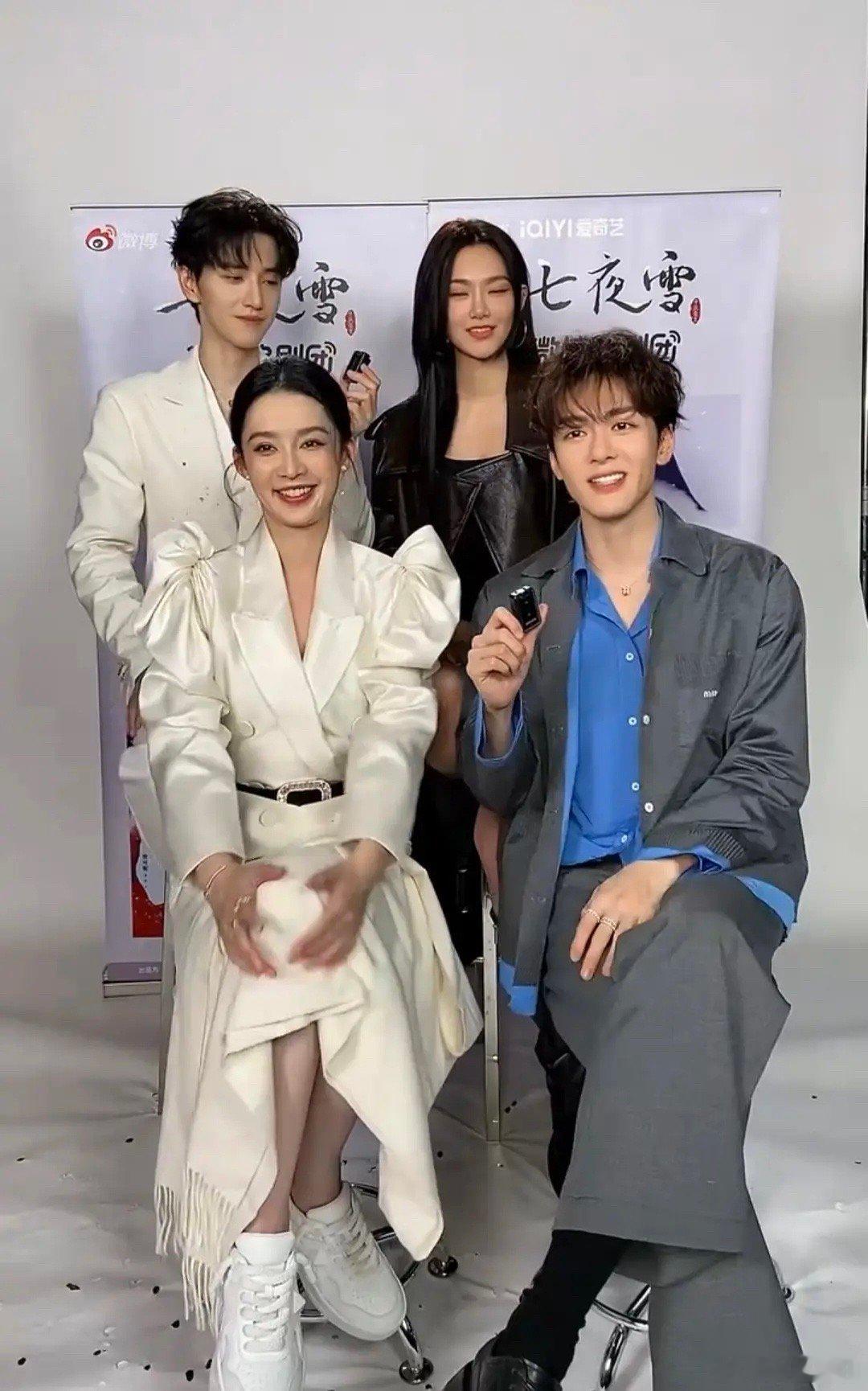 男女主同框的状态，怎么感觉李沁有点儿疲惫啊 ​​​