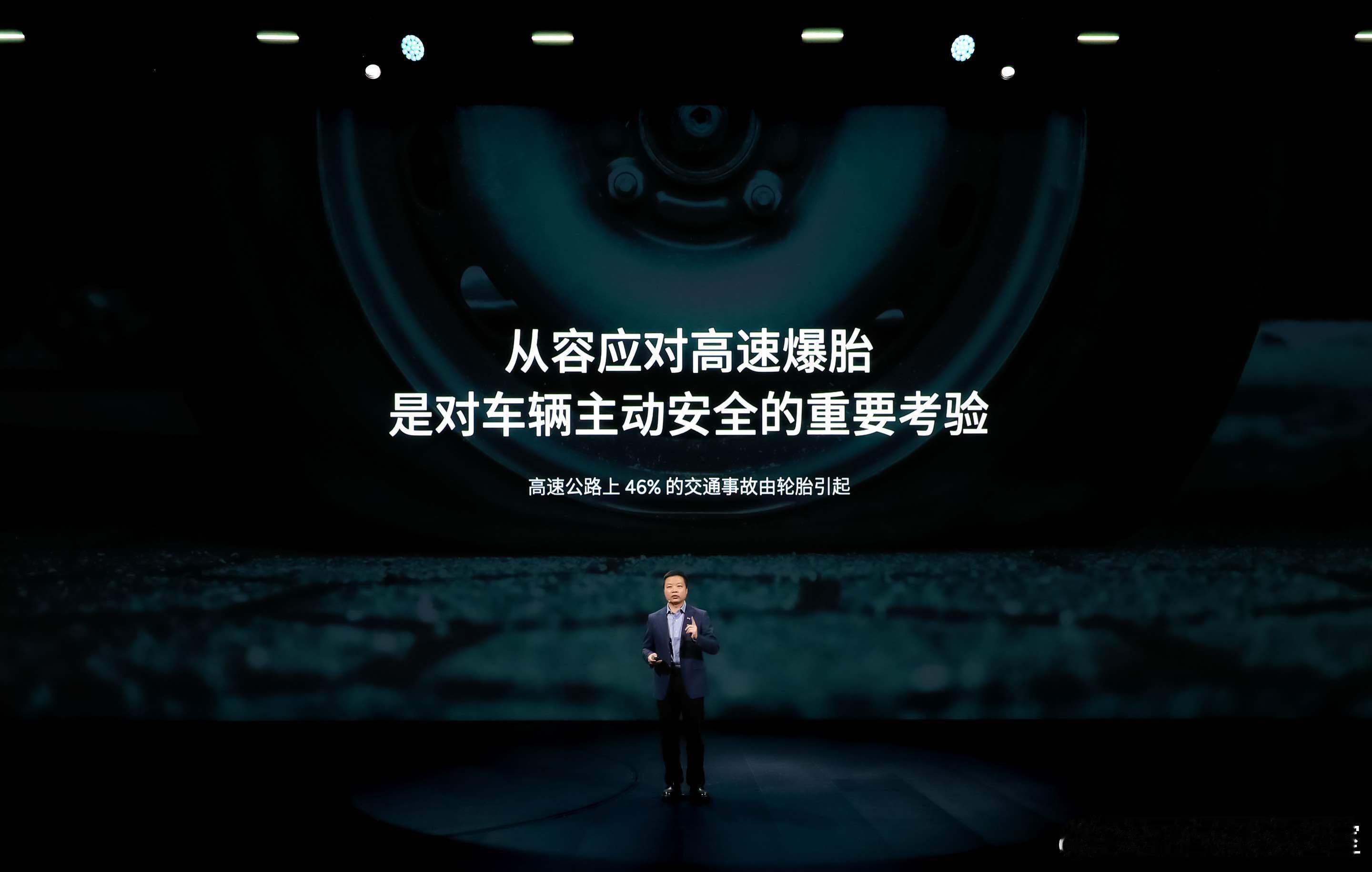 从容应对高速爆胎，是对车辆主动安全的重要考验。基于行业领先的AI底盘，小鹏X9超