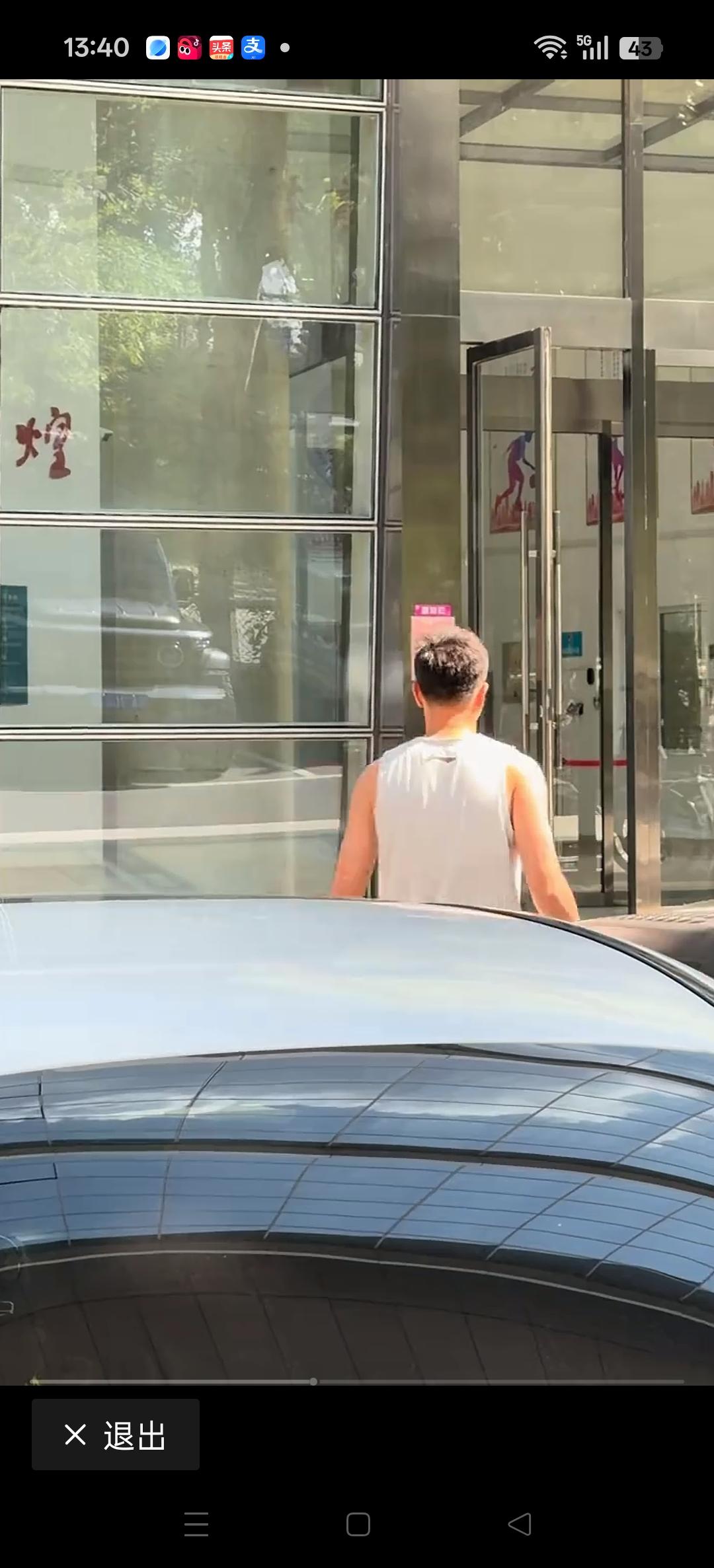 今天赵继伟来到球馆，正式与辽宁男篮合练！
能够归队训练，相信继伟的伤病恢复的还不