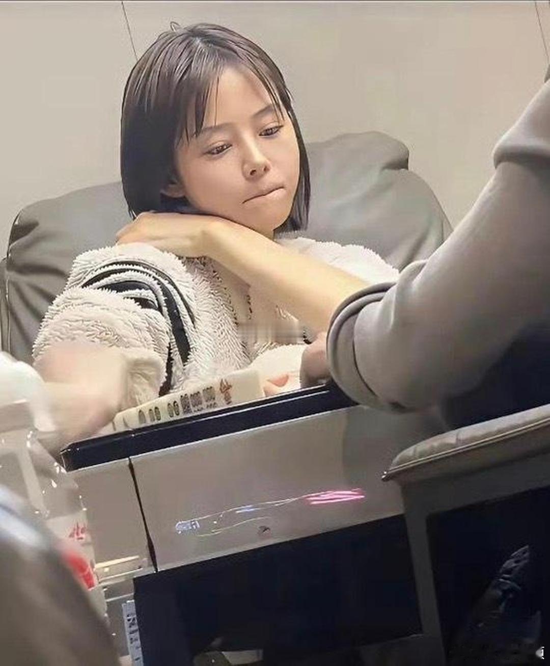 和她打麻将，你能输多少？ 