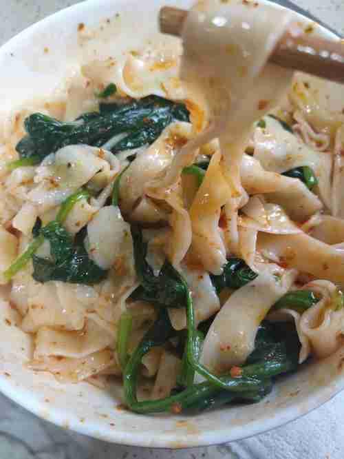 退休最大的好处，就是可以睡到自然醒。

今天早上睁开眼睛7点，吃完早饭就去走路，