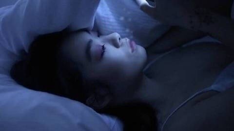 “   一个男人解决不了钱的题，   就解决不了感情问题!   如果他真的爱你，