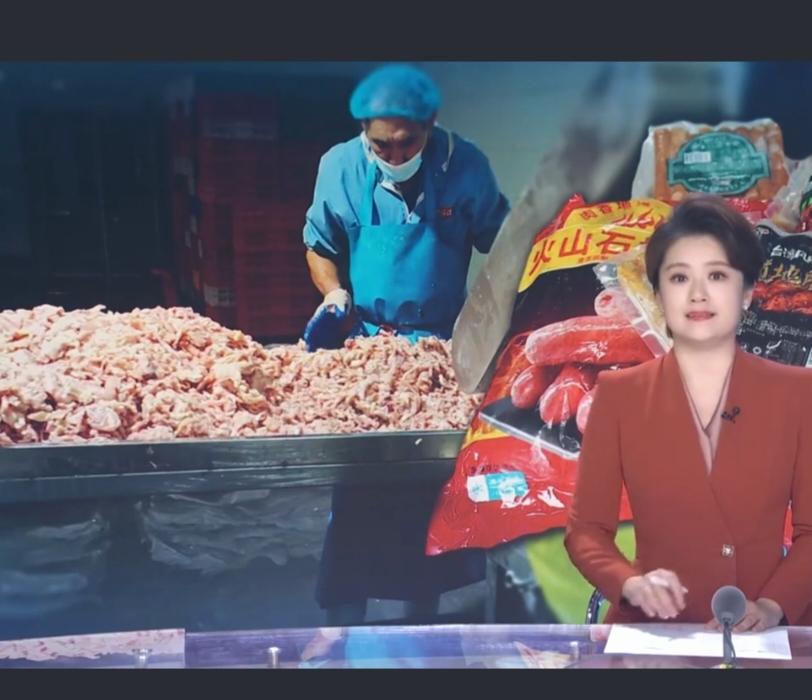 太可怕了
必须曝光！
有记者暗访，很多食品厂收购鸭脖，鸭架，然后做成肉馅，烤肠，