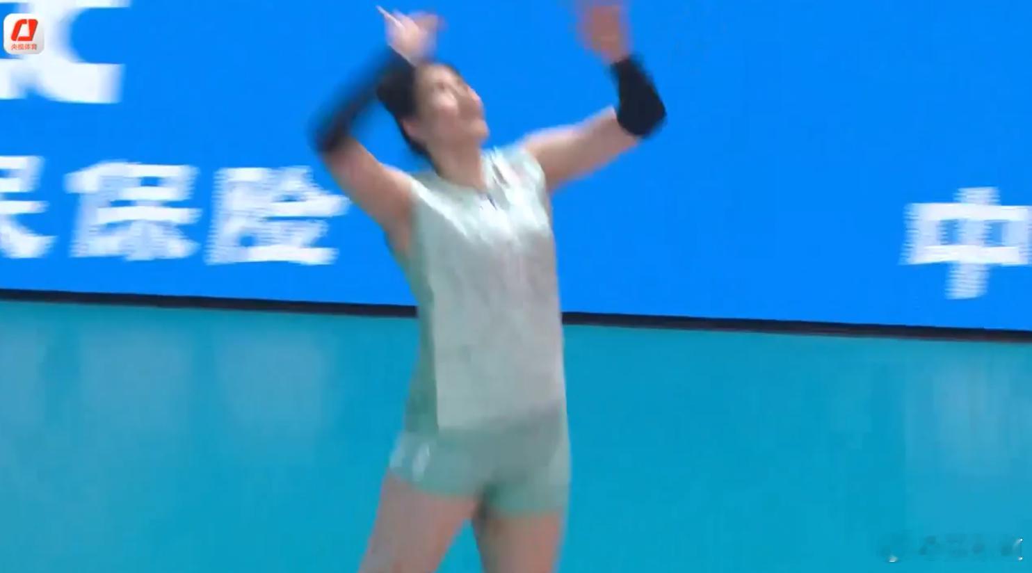 女排成年组小组赛A组：江苏队3-0（25-17/25-13/25-21）北京队北