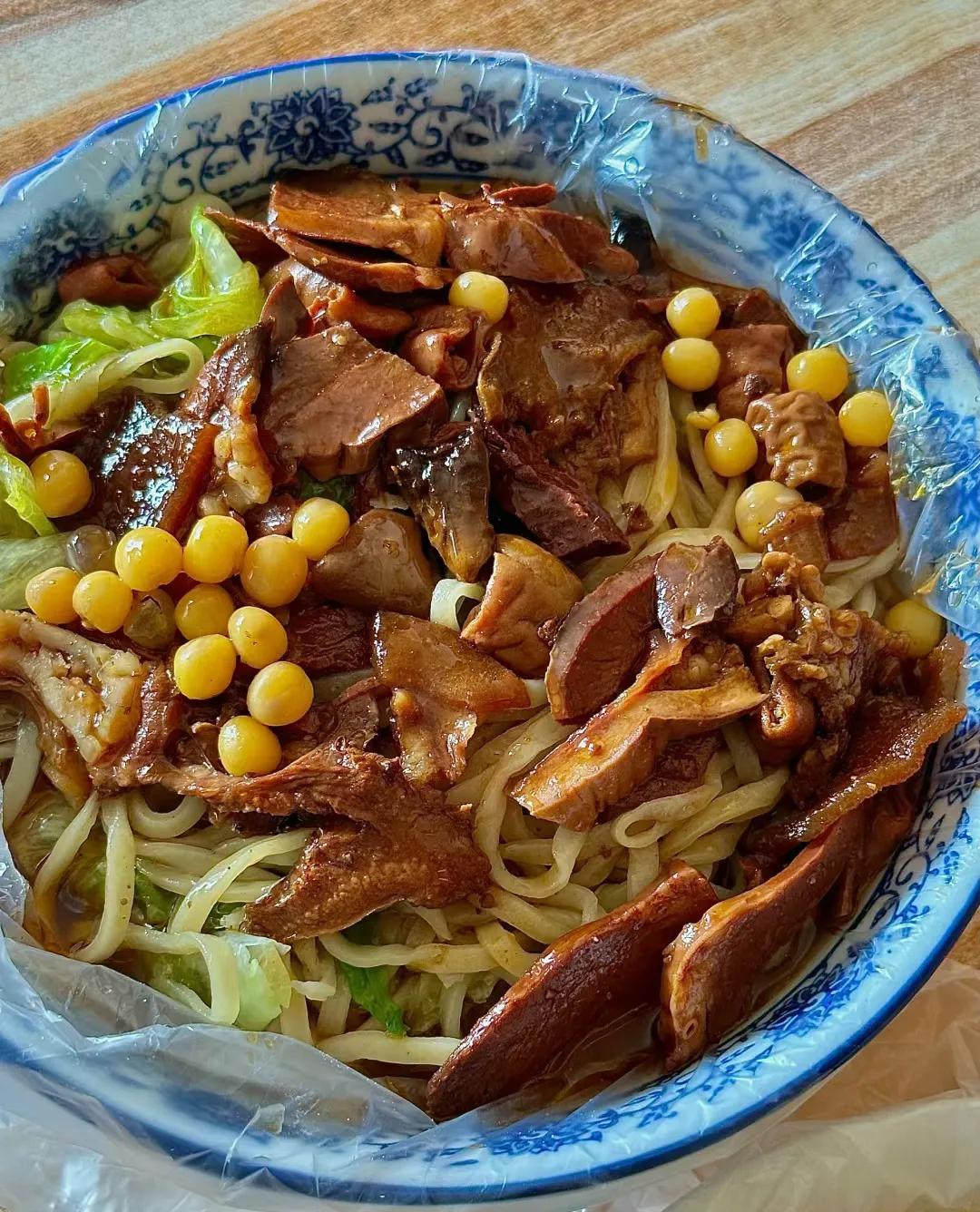 在济南发现了一家非常不错的板面店
味道很不错，还是很值得大家去吃的