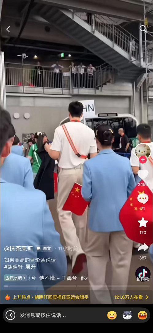 路上见到这种背影我将目送100米腿那么长 他屁股恐高不 ​​​