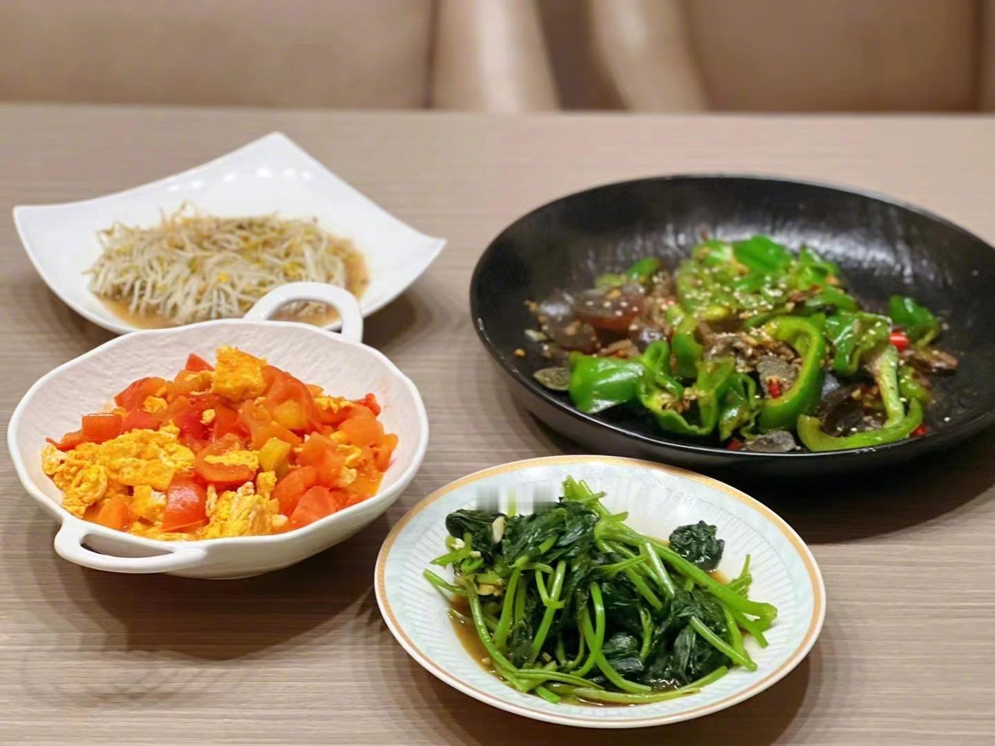 #全民营养提升计划# 吃够膳食纤维，到底要怎么吃？膳食指南推荐膳食纤维适宜摄入量