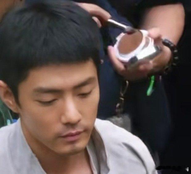 我去啊，怪不得把我闲涂那么黑，这是锅底灰吧？ 