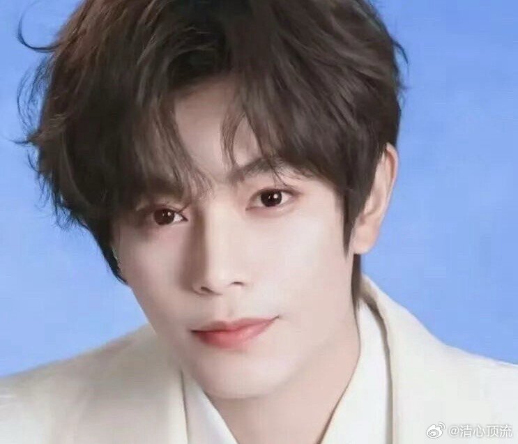 丁禹兮权威无需多言 这么帅气的一张脸，真的是妥妥的长在了我的心巴上了呀，不得不说