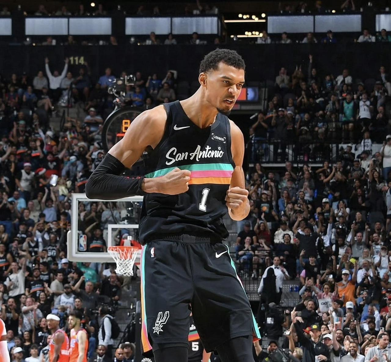 雷霆今天惨败
但是也有一个大收获
没有让文班亚马盖到一次帽
文班亚马连续盖帽场次