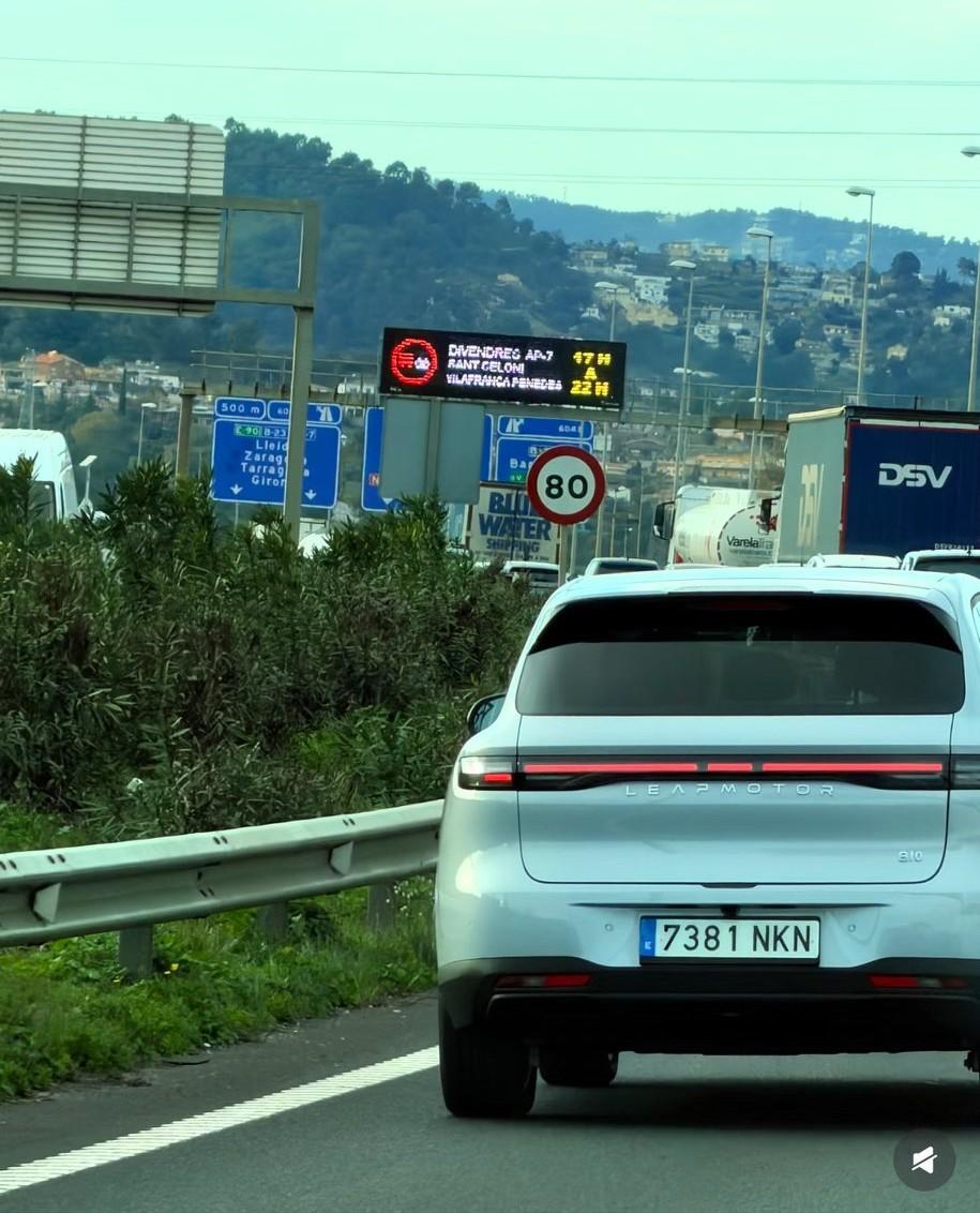 欧洲可以看到各种中国电动车，领跑，云度，天美，威马，比亚迪，东风....都有。欧