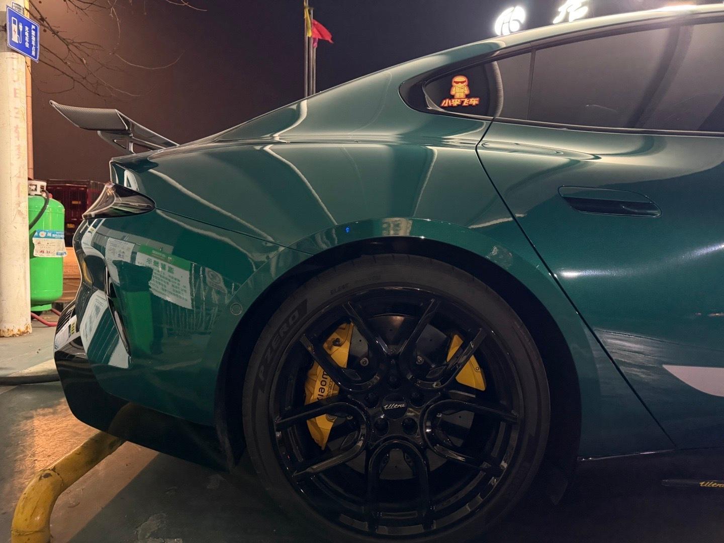 小李飞车 什么叫好车漂亮车呢？就像一个小女朋友，当你拥有很久了，但休息的时候，不