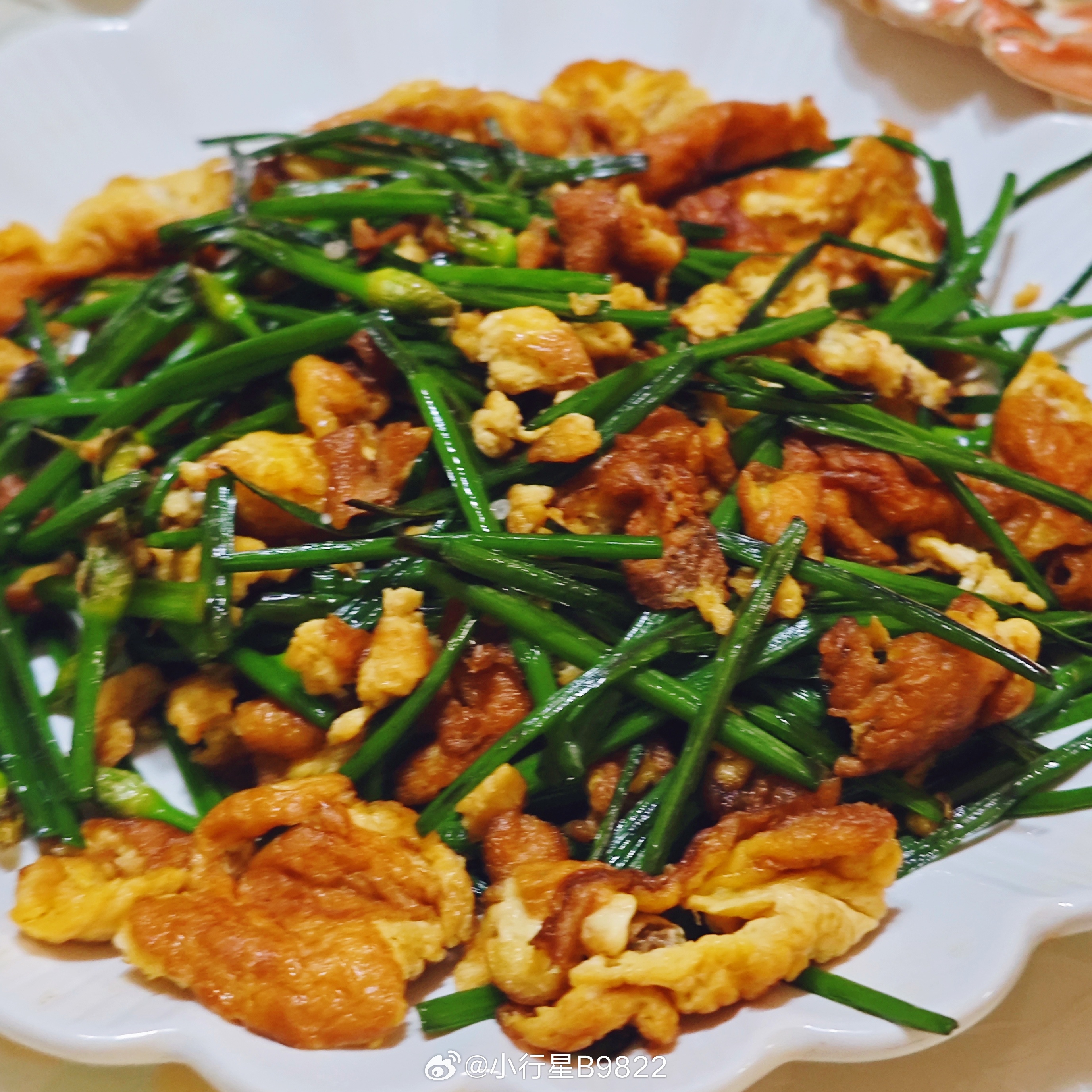 有史以来最晚一次吃午饭海哥的小厨房 他很忙我:你一星期没做饭，我们过的是什么苦日