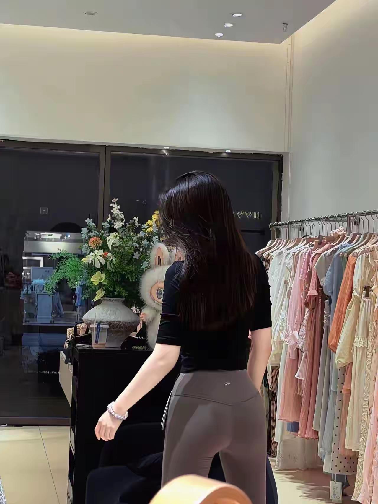 人，能找到一个和谐的饭搭子就不错了，咸淡皆宜，冷暖皆知，不容易。想找一个“一见你