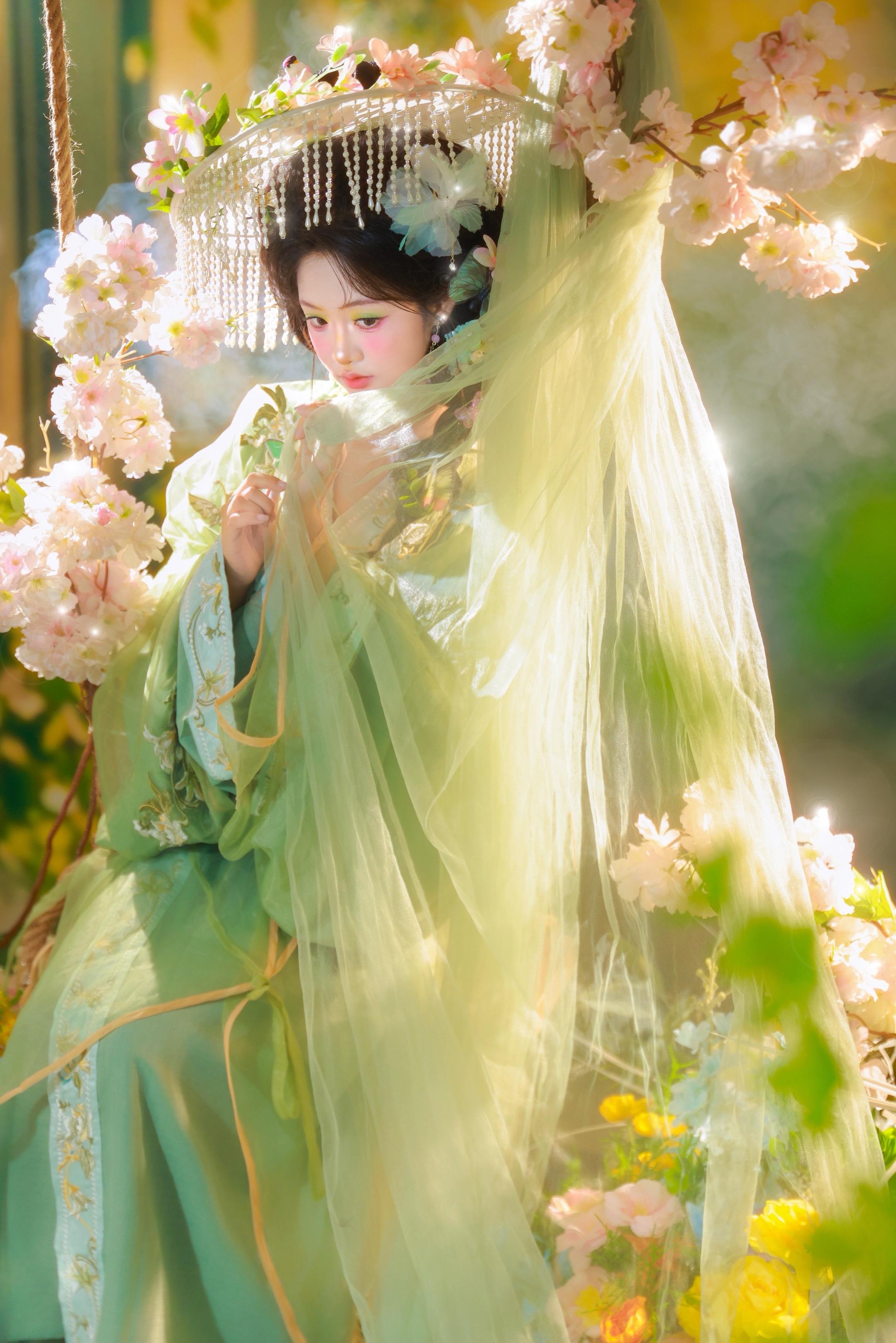 “袅娜少女羞，岁月无忧愁”🍃。