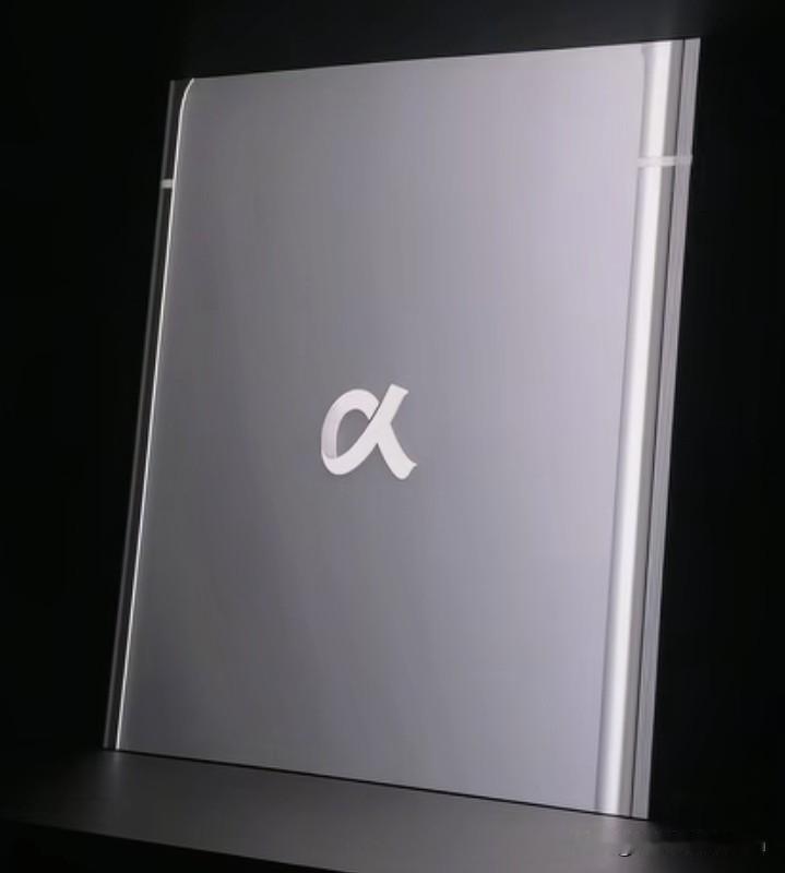 荣耀Robot Phone，我还是更加喜欢以前工程机的这个阿尔法的logo。