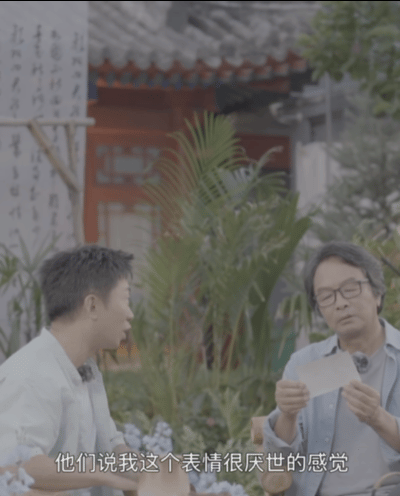 刘震云点评杨迪经典表情包杨迪出圈负鼠表情包出处居然是春晚工作证，刘震云一本正经点