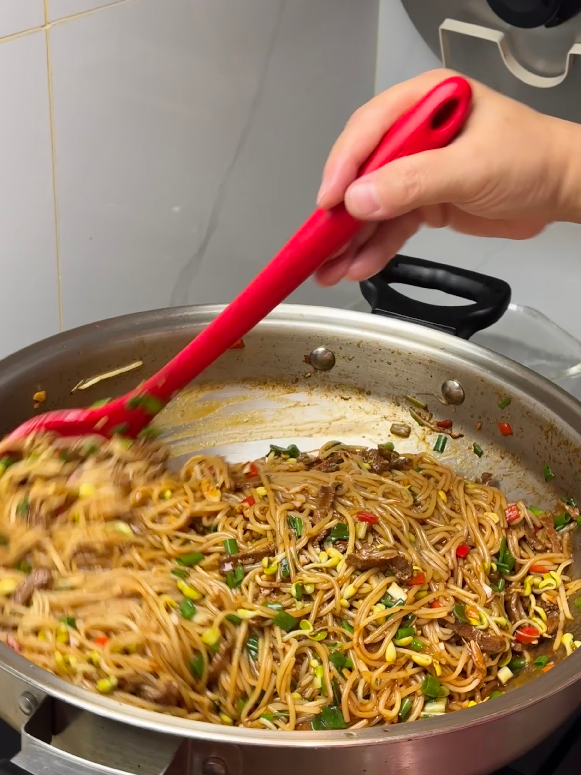 国庆这段时间外食太频繁了。体重感觉有希望下100了！！！再努努力哈哈哈，而且这两