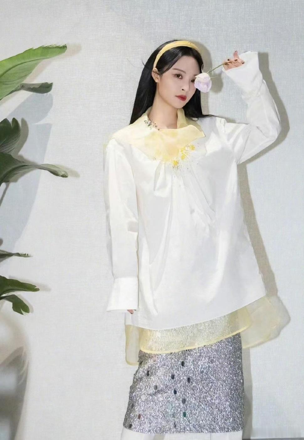 李莎旻子要为自己长出一双翅膀  李莎旻子2024心之所向，渴望拥有一双翅膀。这份