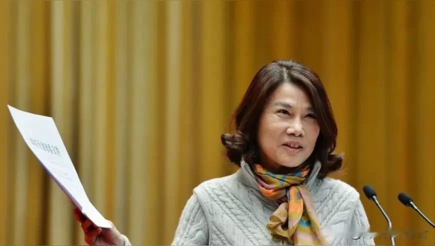 资本市场投资者的消费选择，被格力掌舵人的一番表态推上大众讨论风口。

大批散户与