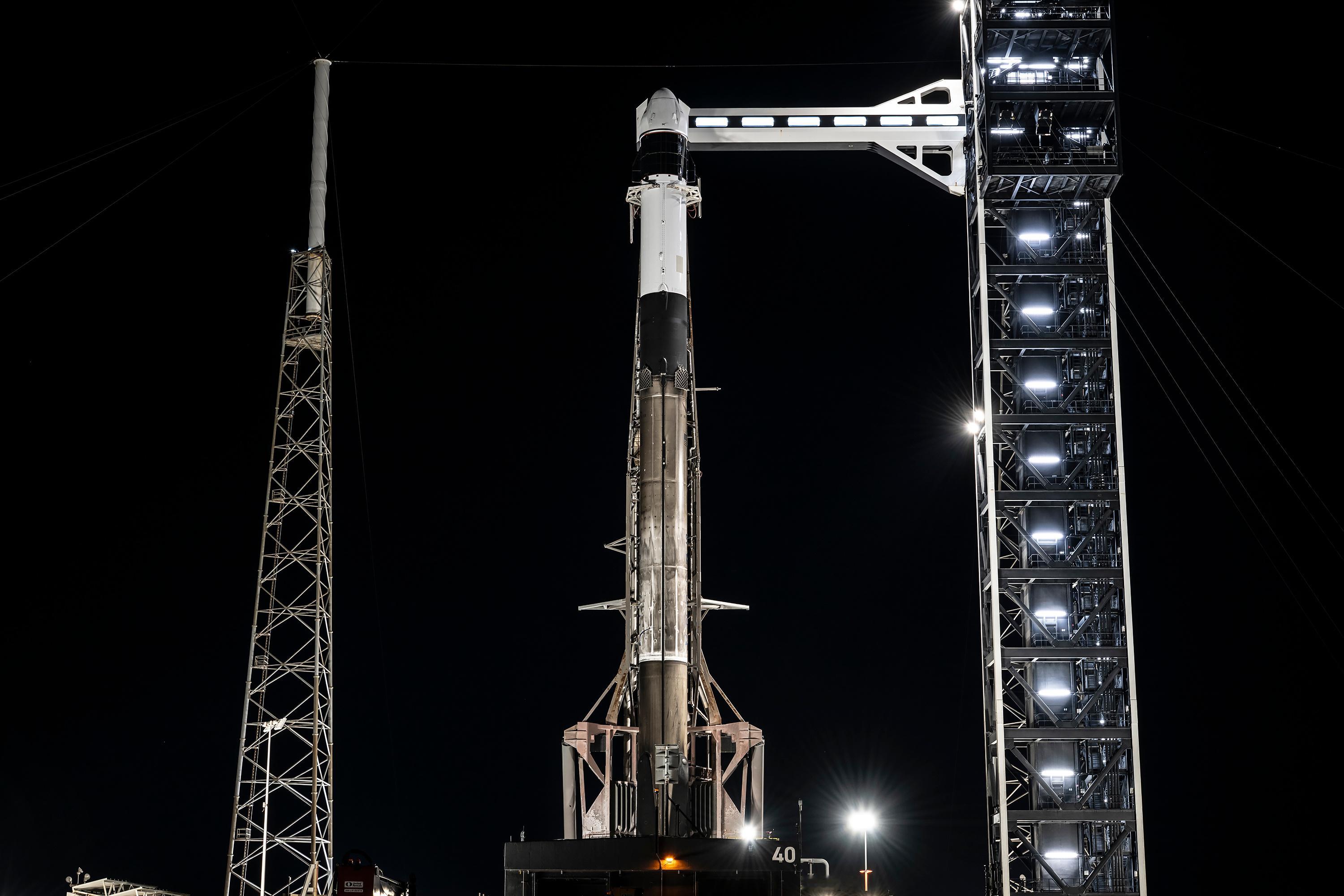 10月29日，马斯克：SpaceX现在每年发射的卫星数量，大约相当于目前在轨运行