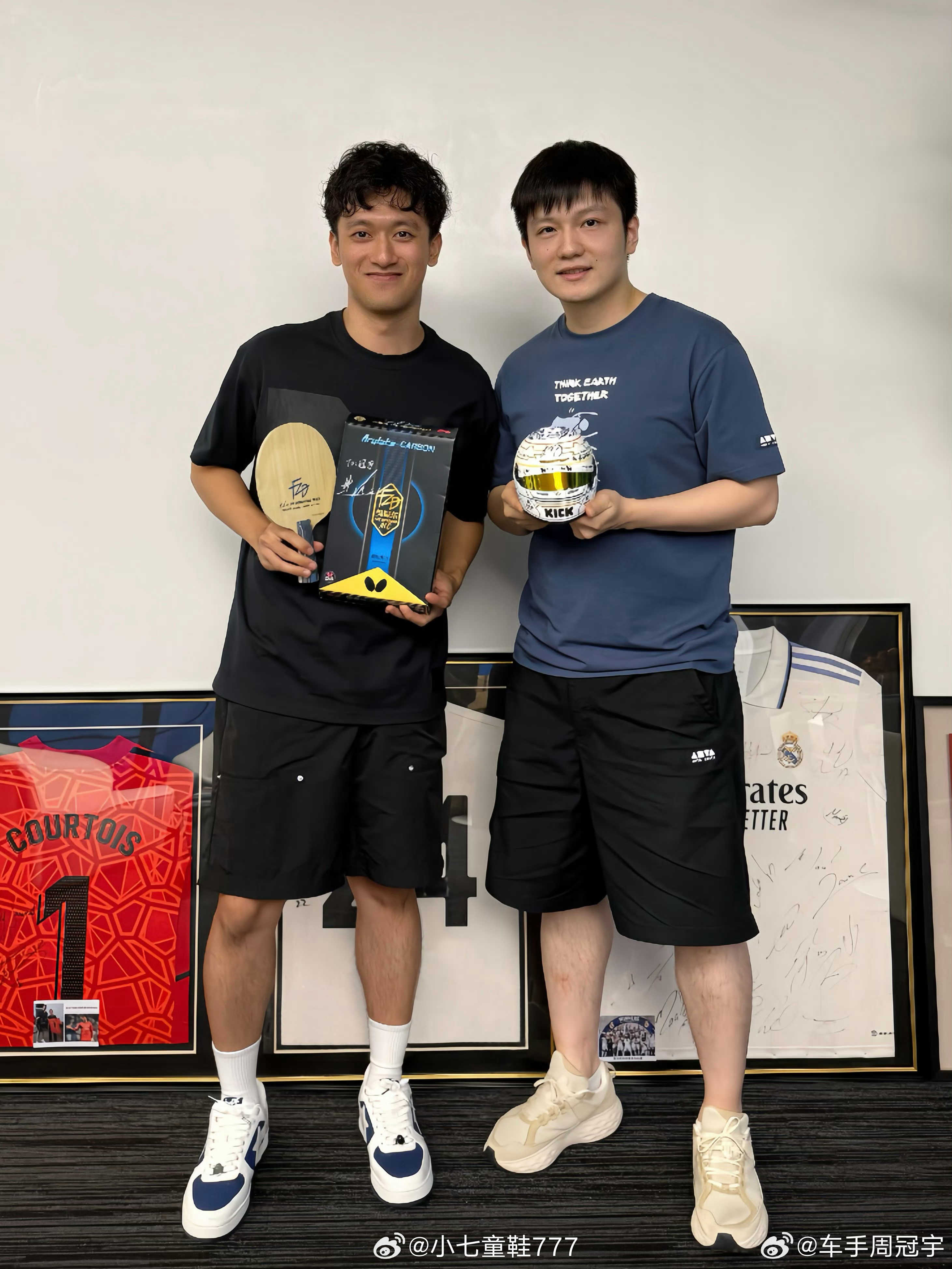 周冠宇樊振东合影 周冠宇发博晒出与樊振东的合影：“🏓 好久不见bro！！”樊振