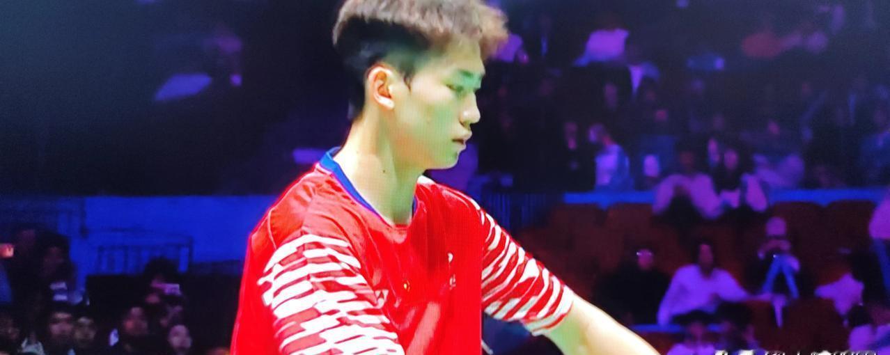 18岁小将天王杯抽筋倒地，7天后他用对手的绝招打爆世界第12。
那场87分钟血战