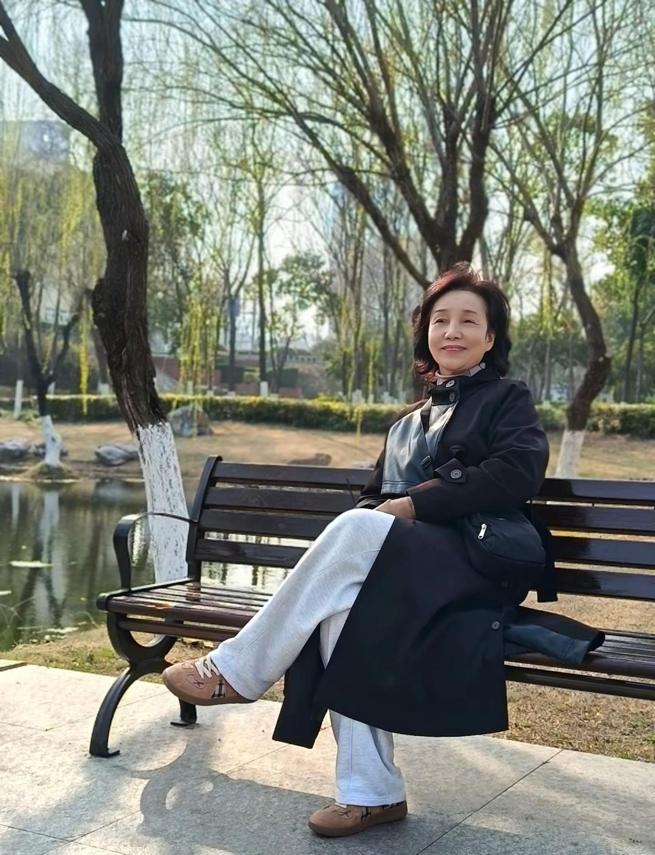 心慈；就会面善。气定；就会神闲。做一个平静的人。不卑不亢，温柔有边界，从容有底线