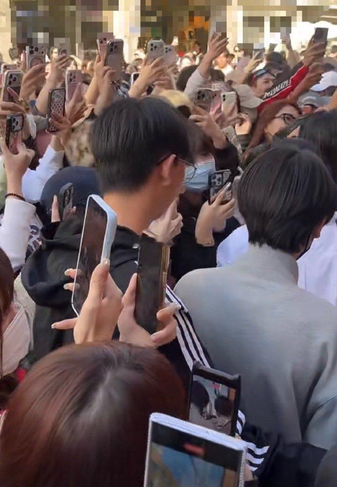 王橹杰左奇函陈奕恒又被包围了 