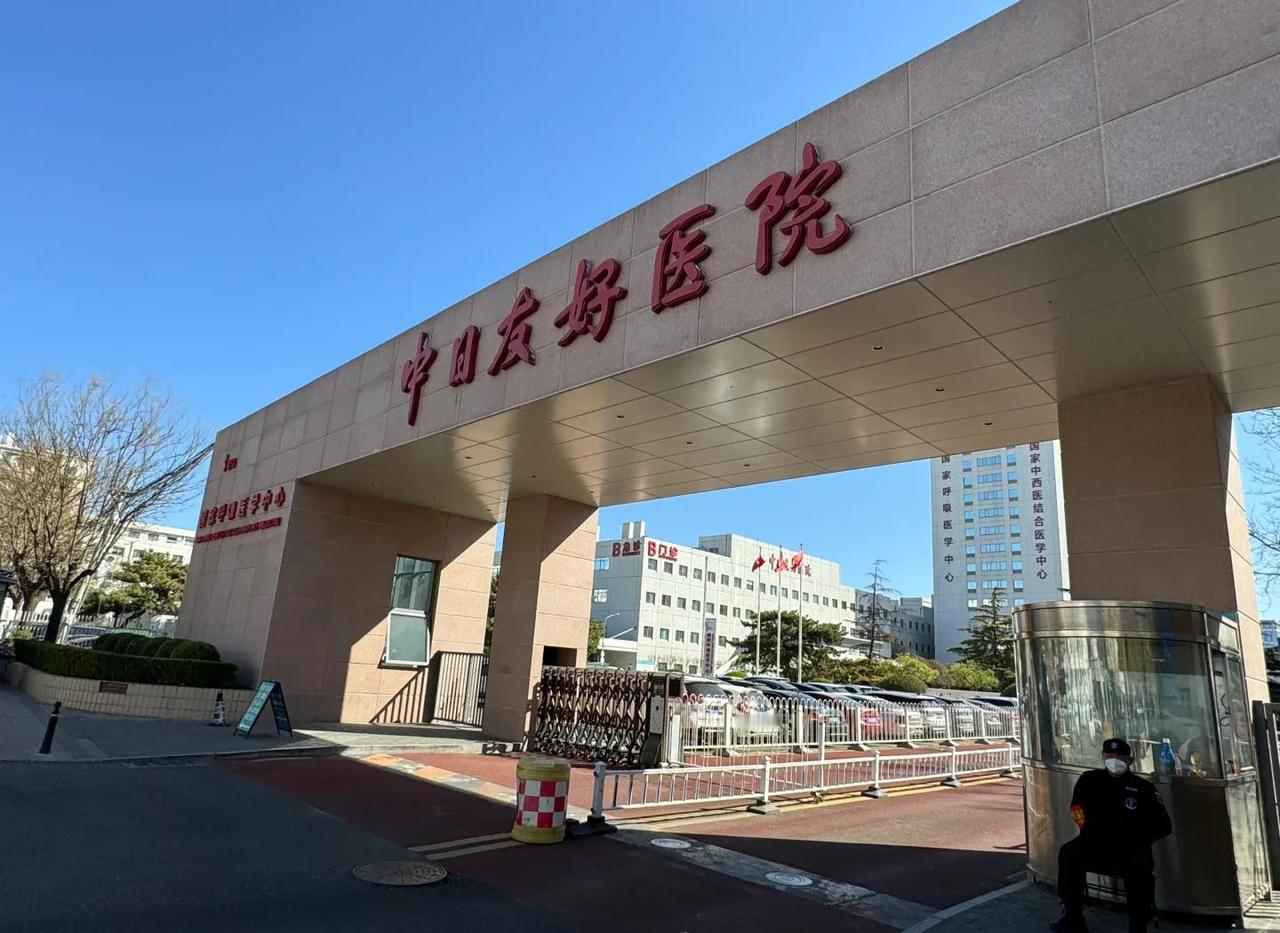 这么大的医院办公环境竟如此寒酸，经费都用到哪里去了！
前天夜里手欠给孩子掏耳朵，