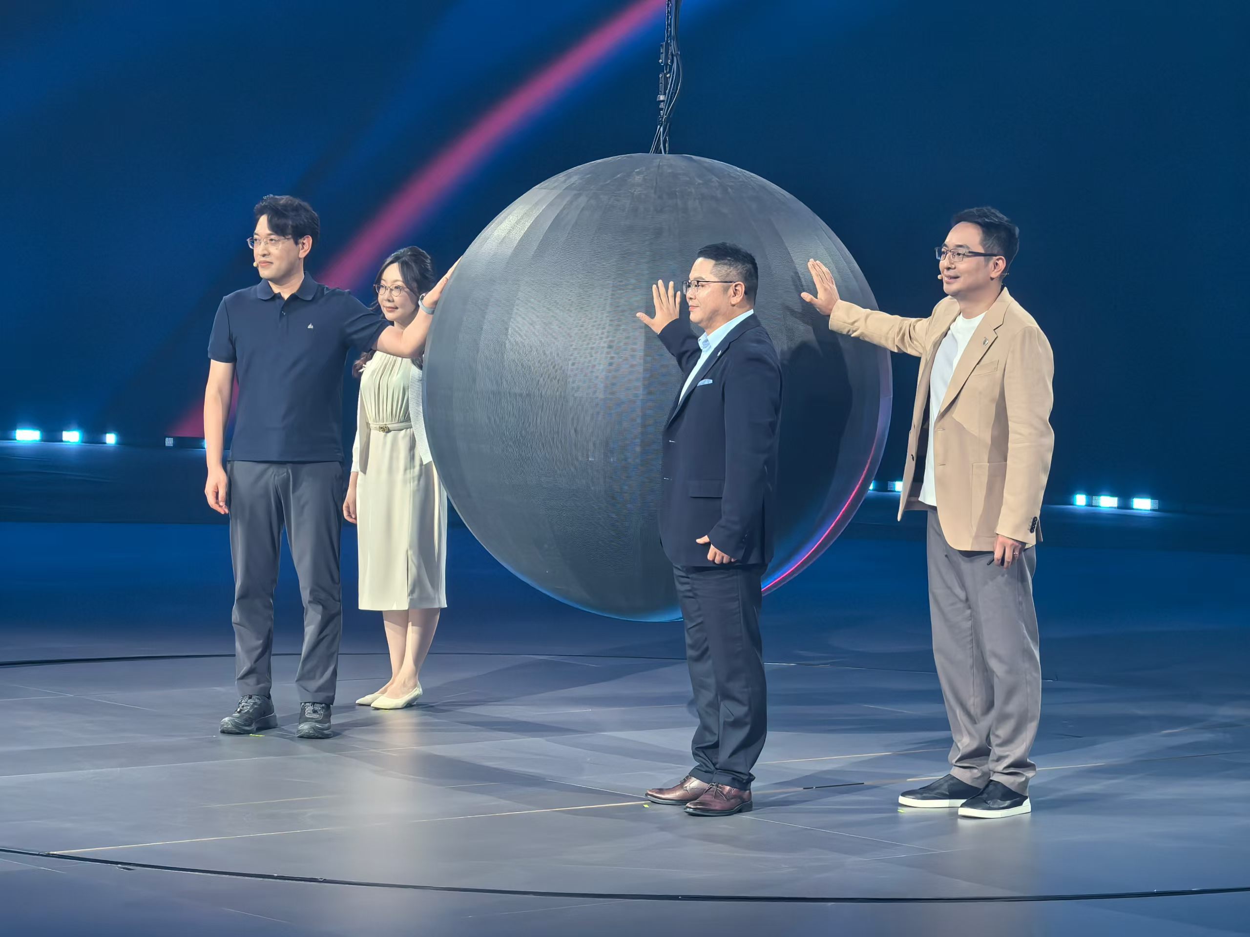 AIVA首款量产车ME7，将于年内发布！赛豆科技董事长张正源、总裁李博，与火山引