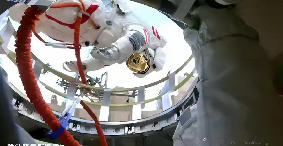 神21乘组这三位“太空打工人”也太会整活了！指令长张陆带着90后“活力因子”武飞