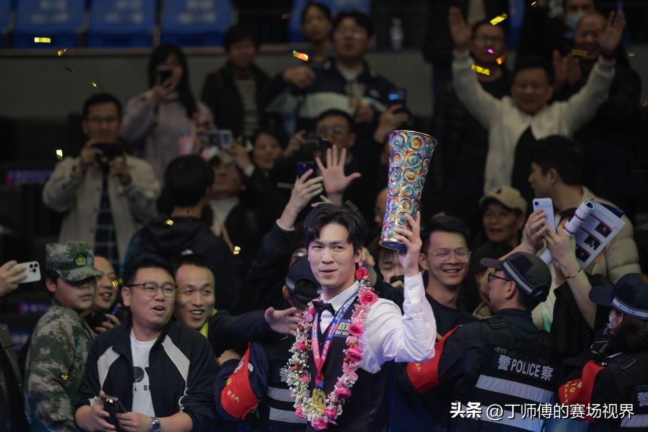 世界公开赛过后斯诺克最新世界排名公布：
1. 🏴󠁧󠁢󠁥󠁮󠁧󠁿 特鲁