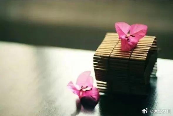 我刚发现丈夫背版不久，更让我悲伤的是他们之间的关系是在认识我之前就发生了。我就这