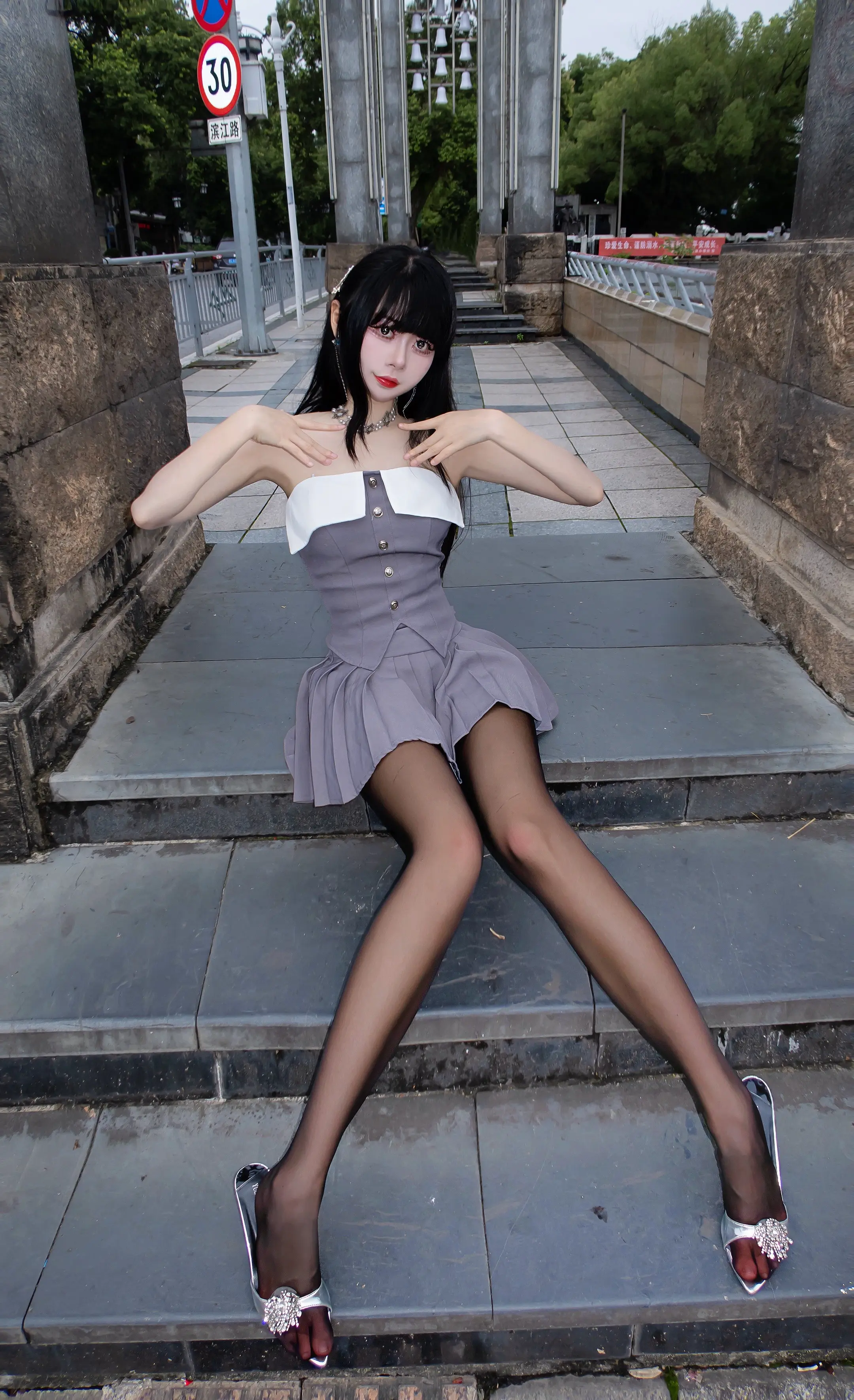 我的脾气没法和嘴唇一样软 这是漂亮女人的通病