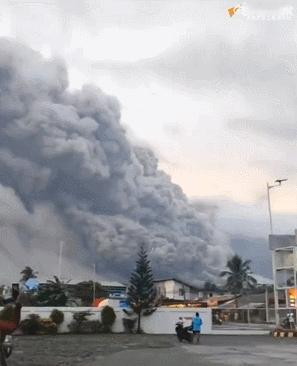 【菲律宾马荣火山活动加剧 当局呼吁民众远离危险区域】

据媒体报道，菲律宾阿尔拜
