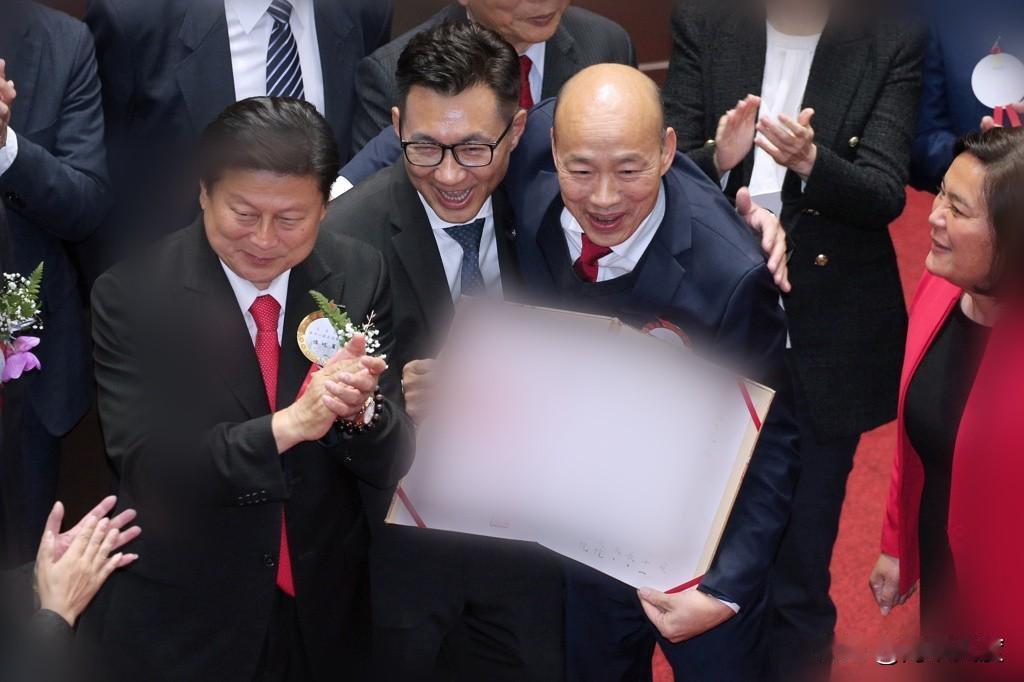 韩国瑜网络声量惊人，满意度达7成！韩流再起？据雅虎入口网络投票，对韩国瑜担任龙头